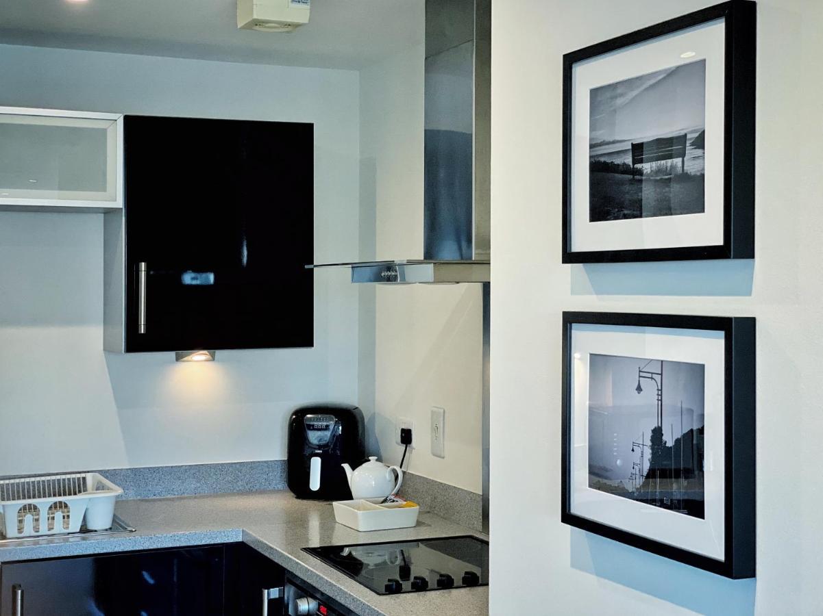 Artistic And Luxurious Apt With Sea View. Beach Side 斯旺西 外观 照片