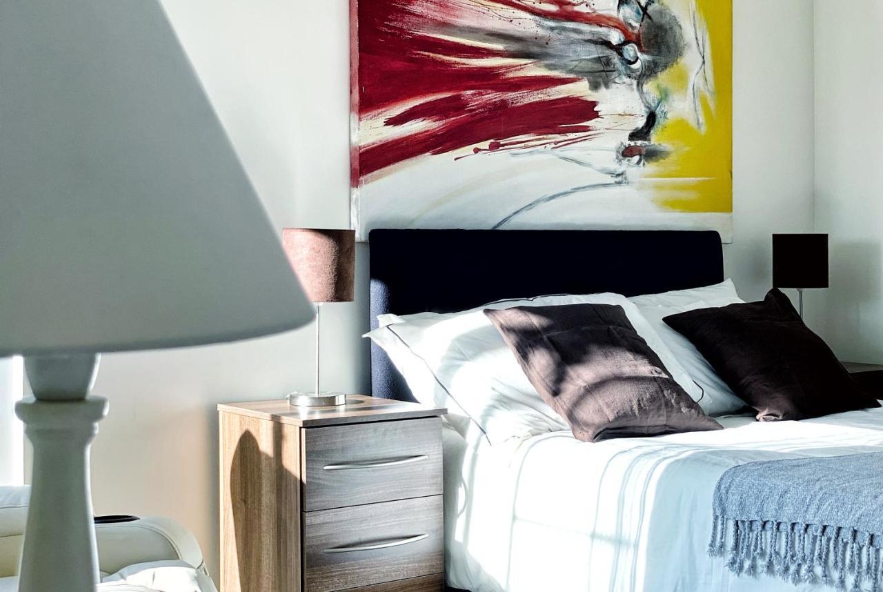 Artistic And Luxurious Apt With Sea View. Beach Side 斯旺西 外观 照片