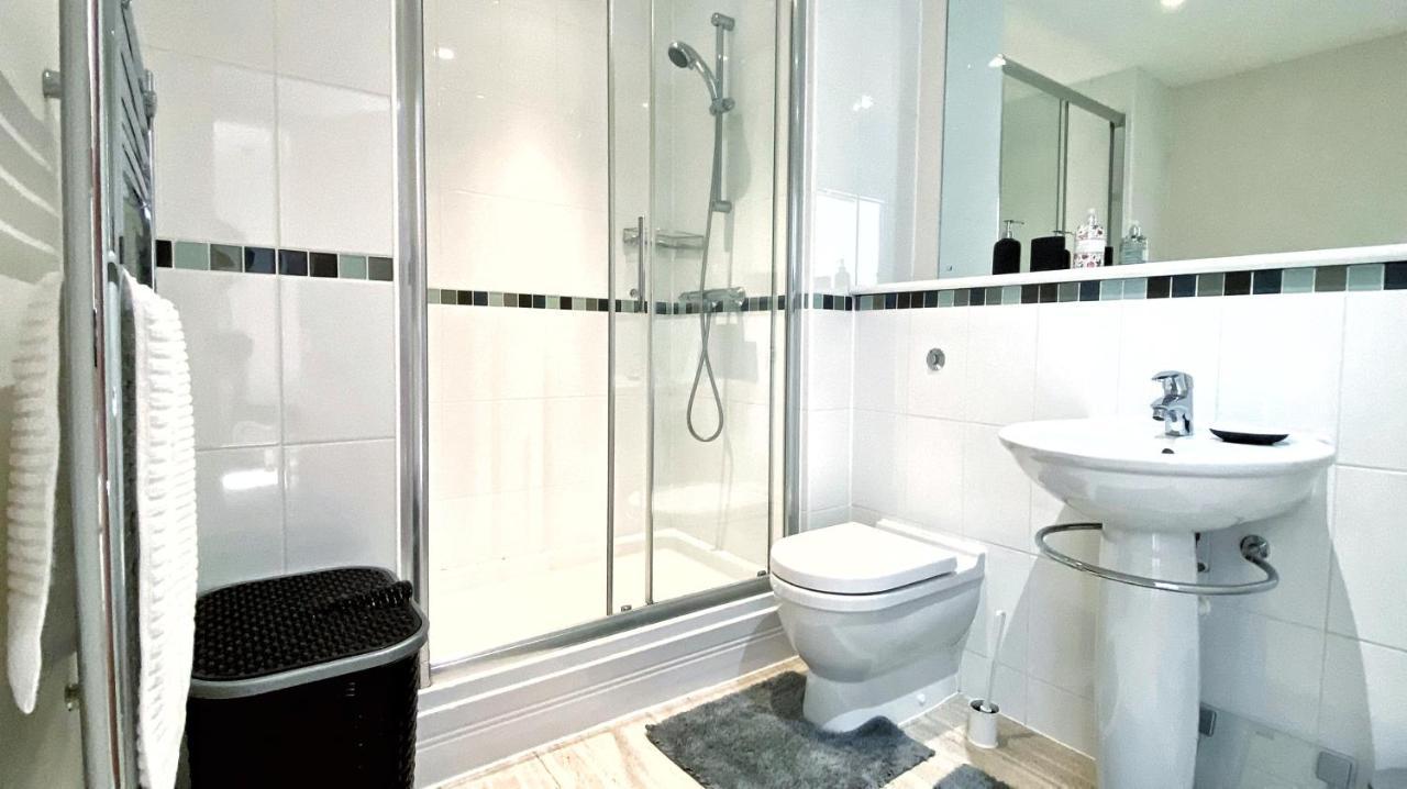 Artistic And Luxurious Apt With Sea View. Beach Side 斯旺西 外观 照片